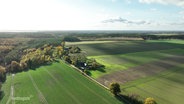 Luftbild des aus vier Häusern bestehenden Dorfes Hohen Tutow © Screenshot 