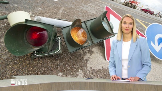 Alexandra Bauer moderiert das Schleswig-Holstein Magazin um 18 Uhr. © Screenshot 