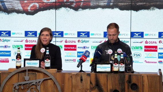 Eine Pressekonferenz beim Hansa Rostock. © Screenshot 