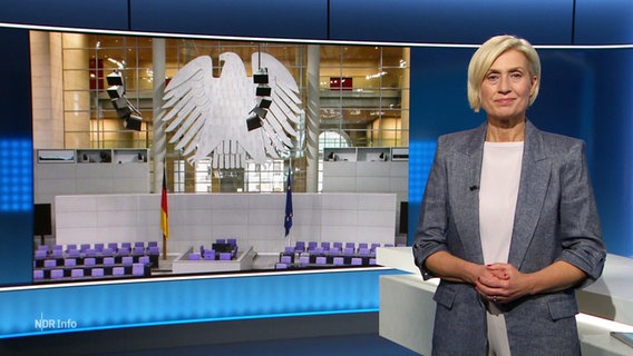 Susanne Stichler moderiert die Sendung "NDR Info". © Screenshot 