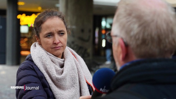 Anne Admas befragt Menschen in ihrem Stadteil. Dieses mal in Billstedt. © Screenshot 