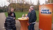 Ein Infostand der Partei "Freie Wähler" © Screenshot 