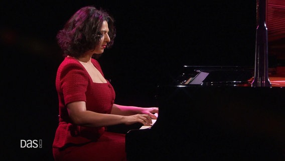 Pianistin Khatia Buniatishvili spielt die „Sonata facile KV 545“ von Mozart. © Screenshot 