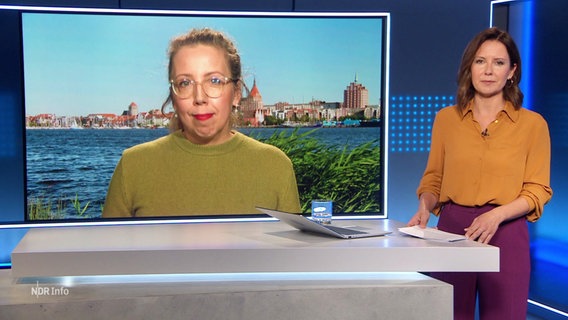 Juliane Mau im Gespräch mit Moderatorin Romy Hiller. © Screenshot 