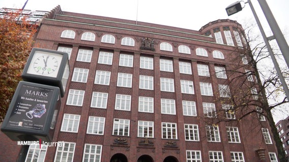 Die Außenfassade der Finanzbehörde am Gänsemarkt in Hamburg. © Screenshot 