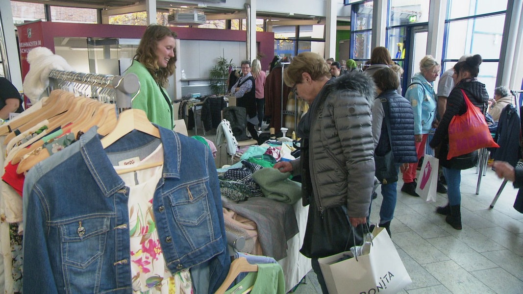 Stralsund: "Frauenflohmarkt" sammelt Geld für den guten Zweck