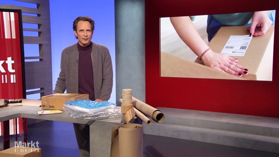 Jo Hiller moderiert "Markt". © Screenshot 