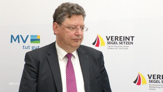 Der ehemalige Wirtschaftsminister Reinhard Meyer von der SPD. © Screenshot 