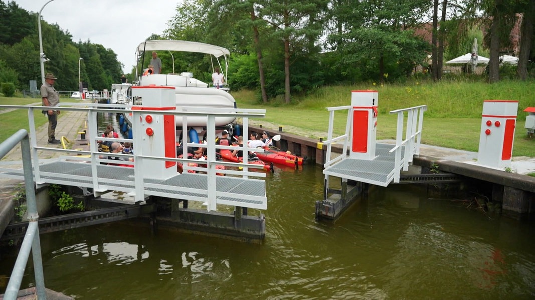 Wassersport durch Schleusengehilfen gesichert