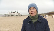 Schauspielerin Katrin Sass am Strand von Ahlbeck auf Usedom. © Screenshot 