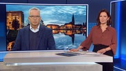 Redakteur Andreas Schmidt im Gespräch mit Moderatorin Romy Hiller. © Screenshot 