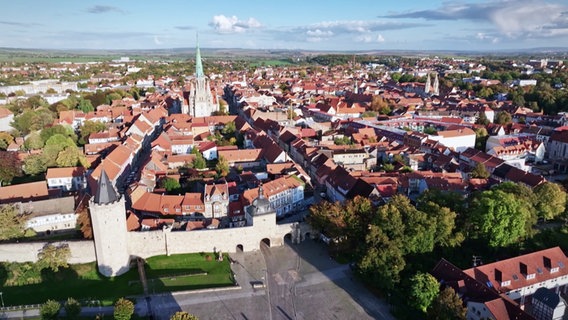 Die Stadt Mühlhausen in Thüringen, gefilmt aus der Vogelperspektive. © Screenshot 