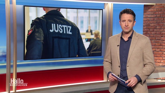 Moderator Jan Starkebaum im Studio. © Screenshot 