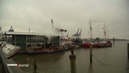 Ein Schiff liegt im Hafen in Övelgönne. © Screenshot 