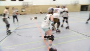 Szene beim Roller Derby Training. © Screenshot 