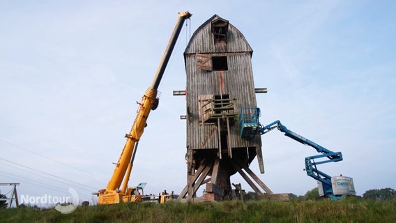 Eine Windmühle wird restauriert. © Screenshot 