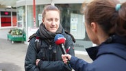 Anne Adams im Gespräch mit Julia aus Horn. © Screenshot 