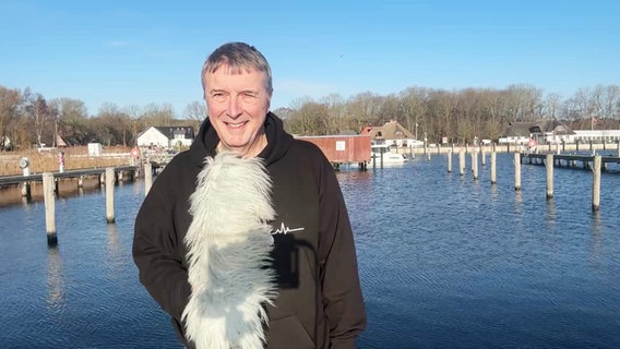 Uwe Ulbrich moderiert das Wetter von der Insel Hiddensee. © Screenshot 