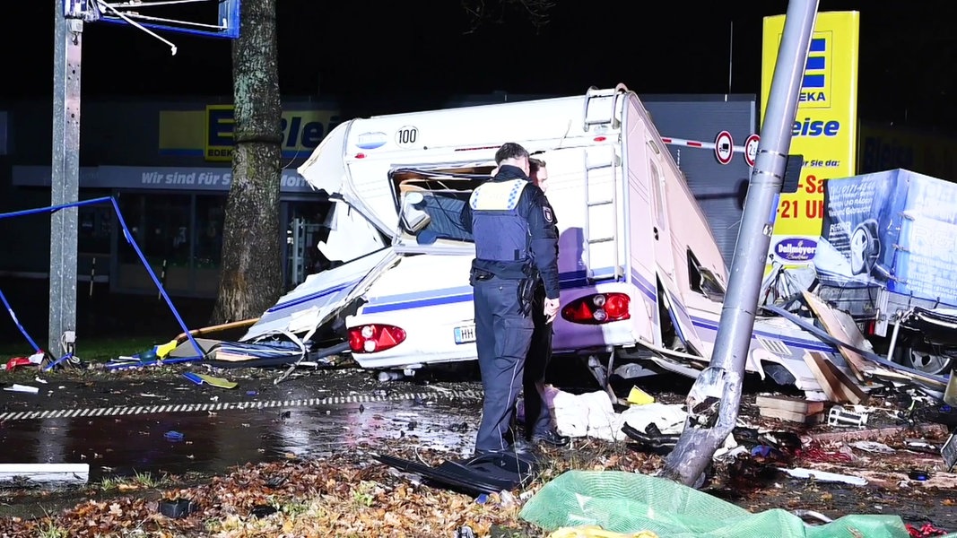 Lohbrügge: Pkw kracht in parkendes Wohnmobil