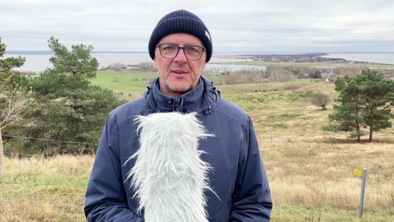 Stefan Kreibohm moderiert das Wetter von der Insel Hiddensee. © Screenshot 