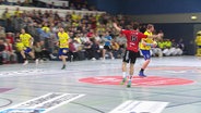 Ein Handballspiel in einer Halle. © Screenshot 