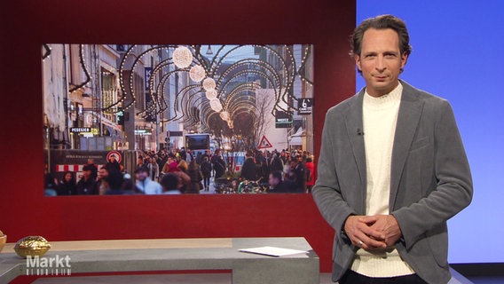 Moderator Jo Hiller im Studio © Screenshot 