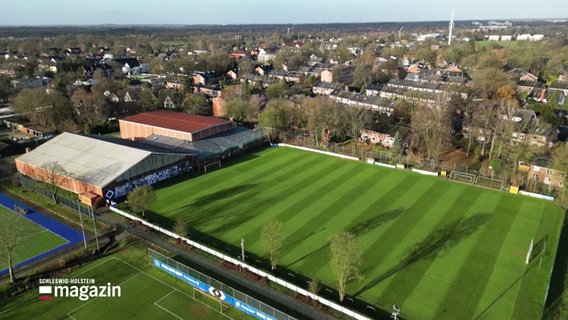 Luftbild von einem Fußballplatz in Norderstedt © Screenshot 