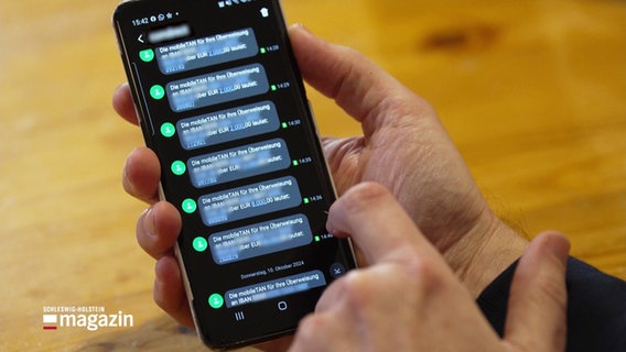 Ein reger SMS-Verkehr mit Sicherheits-TANs einer Bank ist auf einem Handybildschirm dargestellt. © Screenshot 