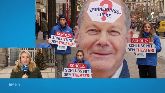 Menschen bei einer Protestaktion gegen Olaf Scholz. © Screenshot 