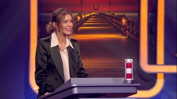 Laura Karasek moderiert die NDR Quiz Show. © Screenshot 