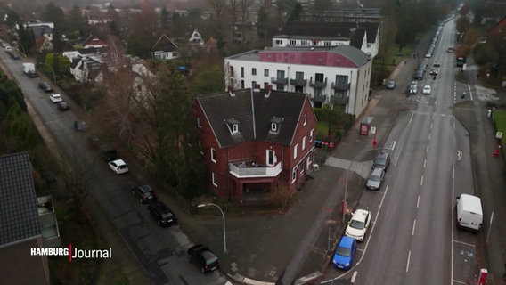 Ein Haus in der Möllnerlandstraße, gefilmt von oben. © Screenshot 