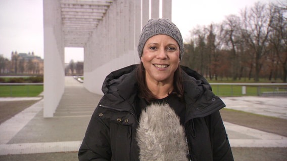 Wettervorhersage von Tatjana Brand aus dem Schweriner Schlossgarten. © Screenshot 