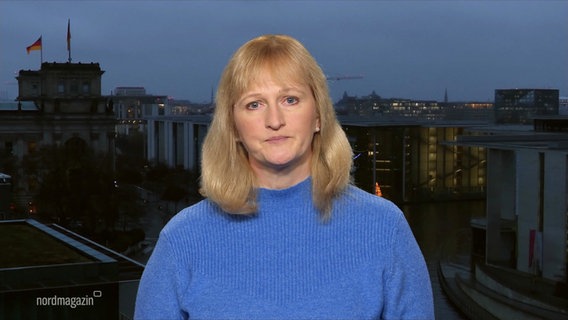 Sybille Barent, eine Frau in einem blauen Pullover und blonden Haaren berichtet. © Screenshot 