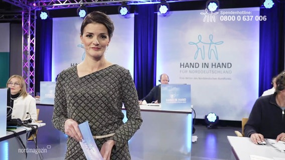 Moderatorin Frauke Rauner im Callcenter der Hand-in-Hand-Spendengala © Screenshot 