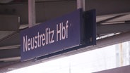 Haltestellenschild Neustrelitz Hauptbahnhof © Screenshot 