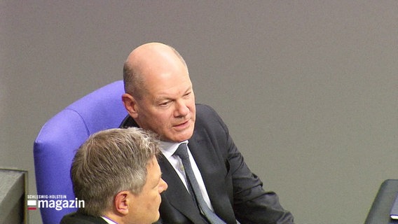 Olaf Scholz und Robert Habeck im Deutschen Bundestag. © Screenshot 