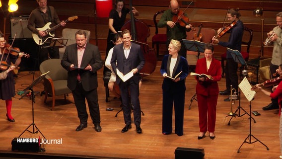 Solist:innen beim Weihnachtsoratorium des Ensemble Resonanz in der Laeiszhalle. © Screenshot 