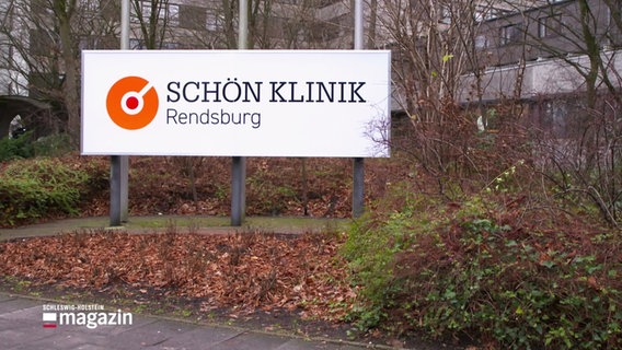 Eingangsschild der "Schön Klinik" in Rendsburg. © Screenshot 