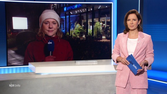 Moderatorin Romy Hiller spricht mit der aus Hannover zugeschalteten Reporterin Hilke Janssen. © Screenshot 