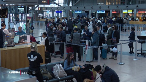 Lange Schlangen am Hamburger Flughafen. © Screenshot 