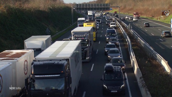 Stau auf einer Autobahn. © Screenshot 