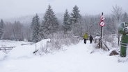 Blick von einem Hügel im Harz auf eine schneebedeckte Landschaft © Screenshot 