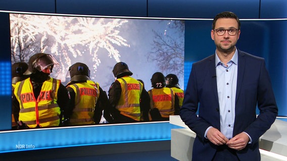 Moderator Christopher Scheffelmeier im Studio. © Screenshot 