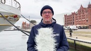 Stefan Kreibohm spricht den Wetterbericht in Stralsund. © Screenshot 