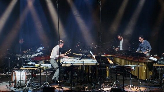 Das US-Schlagzeugquartett Third Coast Percussion spielt beim Überschlag Festival. © Screenshot 