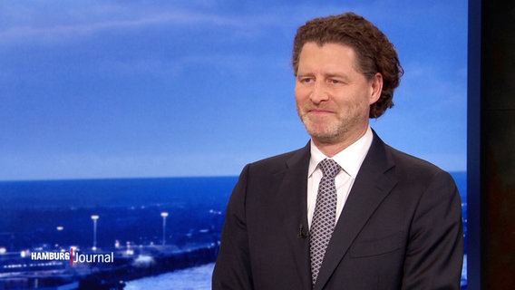 Nikolas Hill von der Initiative "Hamburg vor zur Welt" im Interview im Studio. © Screenshot 