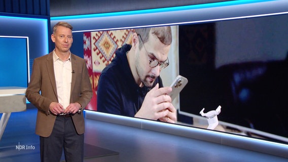 André Schünke moderiert NDR Info 17.00. © Screenshot 