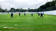 HSV-Spieler beim Training auf dem Fußballplatz © Screenshot 