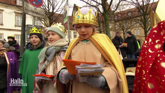 Sternsinger singen in der Osnabrücker Innenstadt. © Screenshot 