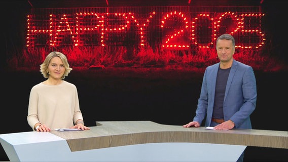 Gerrit Derkowski und Marie-Luise Bram moderieren das Schleswig-Holstein Magazin. © Screenshot 